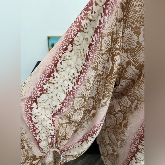 ENTRO Women’s Tunic Top Blouse Pink Snake Print Size L V Neck Balloon Sleeve - Picture 4 of 13
